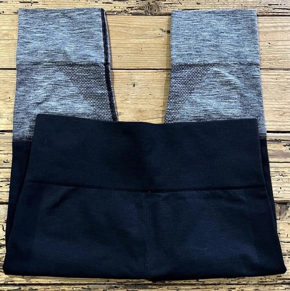 Lululemon Seamlessly Street Crop Heathered Black Size 6 NWOT